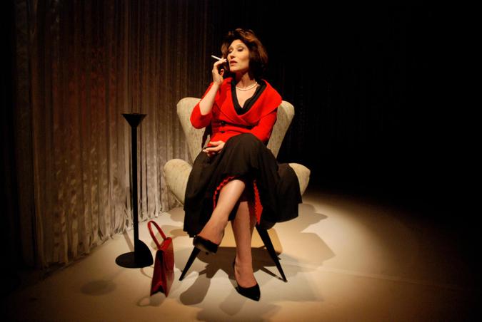 Beth Goulart celebra 50 anos de carreira com a pea 