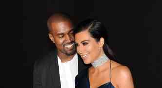 Kim Kardashian usa o colar de diamantes de R$ 3,7 milhes ao lado do marido, Kanye West. Ela quer esse 'mimo' como presente de parto (foto: Kimkardashianwest.com/Reproduo)