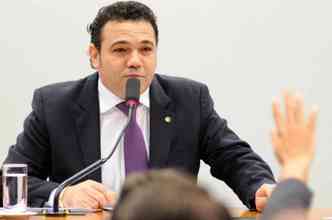 Documento com 22 assinaturas de deputadas federais pede abertura de processo contra Marco Feliciano no Conselho de tica da Cmara(foto: Bruno Peres/ENCDF/D.A Press)