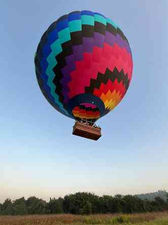 Uma das opções são os lúdicos passeios de balão: para quem não tem medo de altura(foto: DaMata Balonismo/Divulgação)