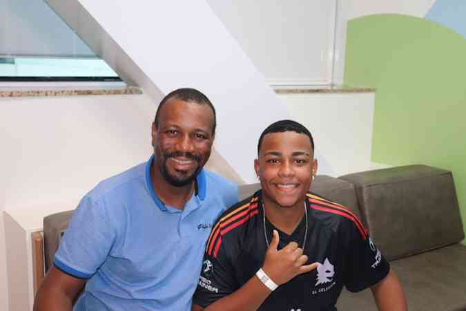 Vitor com o pai, Adriano Valentim(foto: Mater Dei/Divulgao)