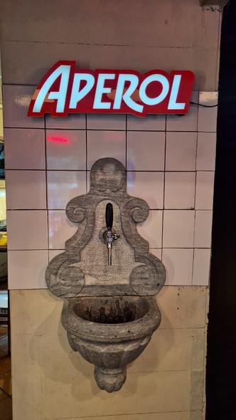 Fonte de Aperol fica no Balc�o Savassi(foto: Divulga��o/Balc�o Savassi)