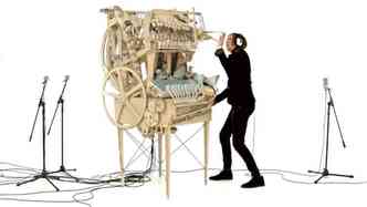 O msico sueco Martin Molin criou uma incrvel mquina musical toda em madeira, que  movida a bolinhas de gude(foto: YouTube/Reproduo)