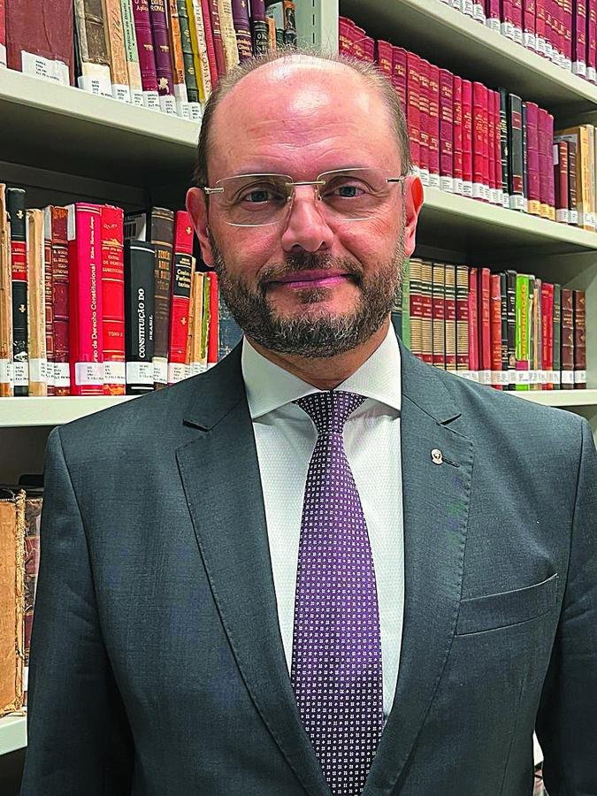 Membro da comissão de juristas responsável pela elaboração do anteprojeto da reforma do Código Civil, Vicente de Paula Ataíde Júnior avalia que esse é um avanço importante, porque rompe com a ideia de que os animais são meramente bens móveis: Membro da comissão de juristas responsável pela elaboração do anteprojeto da reforma do Código Civil, Vicente de Paula Ataíde Júnior avalia que esse é um avanço importante, porque rompe com a ideia de que os animais são meramente bens móveis: