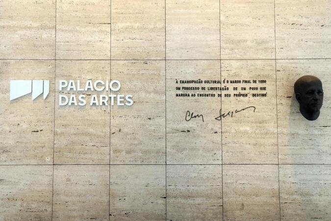 Instalada na Galeria Mari'stella Trist�o, no subsolo do Pal�cio das Artes, a exposi��o re�ne textos e imagens que destacam acontecimentos marcantes da hist�ria do complexo cultural(foto: Paulo Lacerda/Divulga��o)