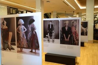 Vogue Brasil apresenta mostra sobre 50 nomes que marcaram a moda nacional