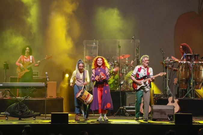 O show re�ne 30 can��es que atravessam diferentes fases da carreira da dupla(foto: Leo Aversa/Divulga��o)