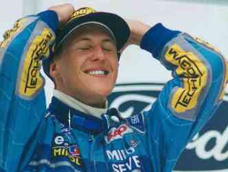 Michael Schumacher em foto do incio da carreira, em 1994, aps conquistar a vitria no Grande Prmio do Brasil de Frmula 1, correndo pela Benetton(foto: Carlos Silva/CB/D.A Press)