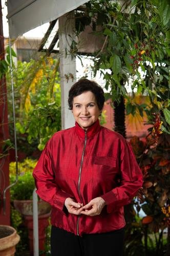 Roberta Zampetti, jornalista, apresentadora, produtora de conteúdo, de 70 anos, assume sozinha todas as etapas de produção: grava entrevistas, edita o material e publica os vídeos (foto: Paulo Marcio) Roberta Zampetti, jornalista, apresentadora, produtora de conteúdo, de 70 anos, assume sozinha todas as etapas de produção: grava entrevistas, edita o material e publica os vídeos (foto: Paulo Marcio)