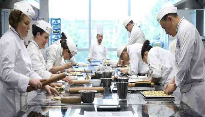 Um curso de 12 meses numa filial brasileira da famosa escola francesa de culinria Le Cordon Bleu pode custar at R$ 40 mil(foto: Le Cordon Bleu/Divulgao)