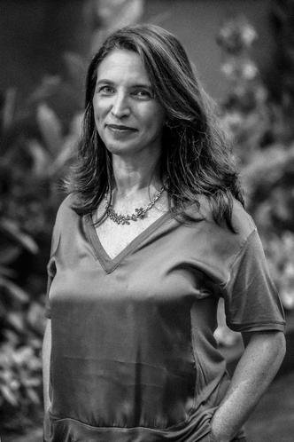 Idealizado pela economista e pesquisadora Eleonora Santos, o projeto é composto por um livro e seis podcasts(foto: Divulgação) Idealizado pela economista e pesquisadora Eleonora Santos, o projeto é composto por um livro e seis podcasts(foto: Divulgação)