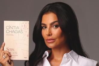 C�ntia Chagas lan�a novo livro no Diamond Mall