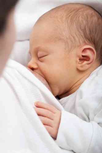 Alm de melhorar a respirao dos bebs, mamar no peito tambm favorece a sade bucal(foto: Pixabay)