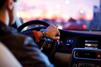 De acordo com o Projeto de Lei 221, de 2017, o passageiro ser penalizado caso esteja num carro conduzido por um motorista bbado ou drogado(foto: Pixabay)