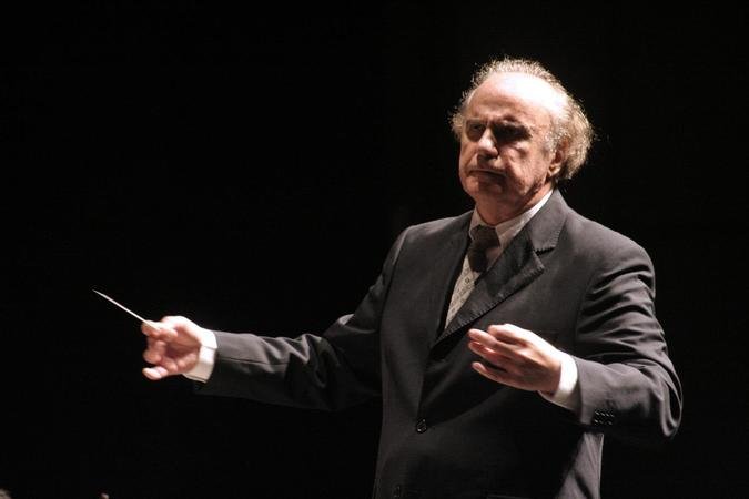 Isaac Karabtchevsky, diretor art�stico e regente titular da Orquestra Petrobras Sinf�nica e da Orquestra Sinf�nica Heli�polis(foto: Paulo Lacerda/Divulga��o )