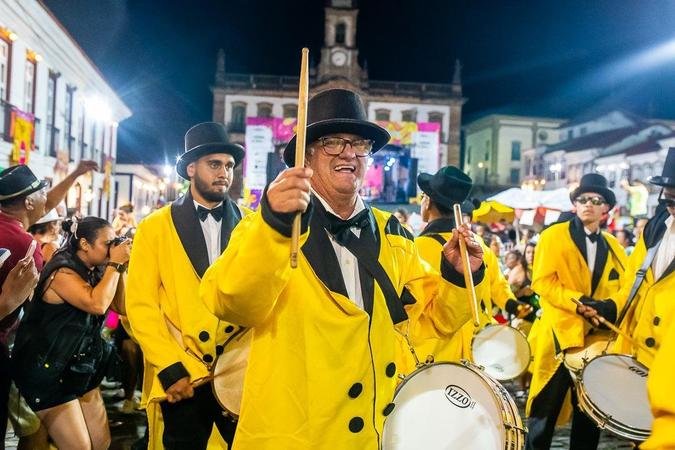 Com mais de 50 blocos de rua, desfiles de escolas de samba e atra��es musicais, Ouro Preto combina festa intensa no Centro Hist�rico com op��es de descanso em seus distritos(foto: Prefeitura de Ouro Preto/Divulga��o)