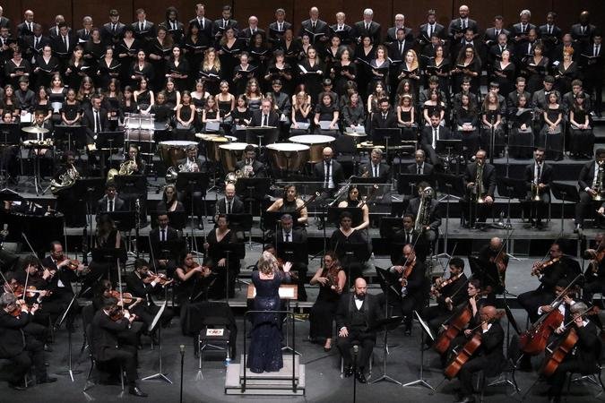 A apresentao rene a Orquestra Sinfnica de Minas Gerais, o Coral Lrico de Minas Gerais e as solistas Edna D'Oliveira e Edineia de Oliveira(foto: Paulo Lacerda/Divulgao)