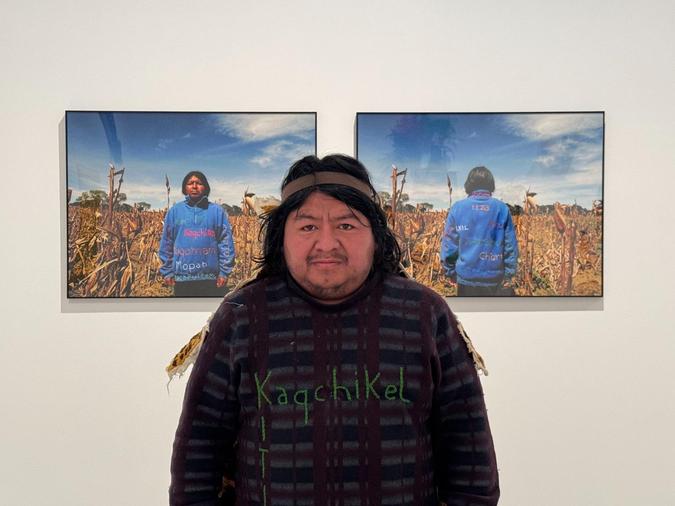 O artista guatemalteco Edgar Calel(foto: Divulgao)