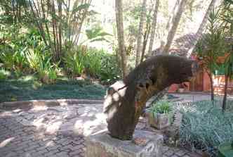 Uma atrao do parque  a escultura do tamandu, que foi criada pelo artista plstico Marcos Mazzoni, que d nome  rea de preservao(foto: Flickr/PBH/Mara Damasceno/Reproduo)