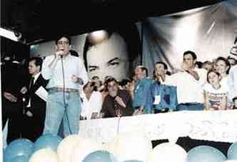 Durante campanha ao governo de Minas, em 2002: o partido, do qual Alberto  presidente regional, foi fundamental na coligao que elegeu Acio Neves ao governo de Minas(foto: Divulgao)