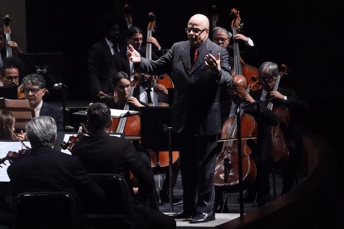 Roberto Tibiri��, maestro, regente titular da Orquestra Sinf�nica do Paran� (foto: Paulo Lacerda/Divulga��o)