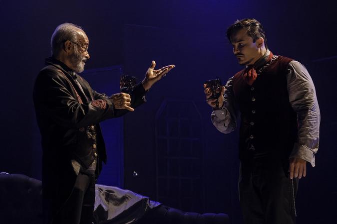 Estrelado por Osmar Prado e Maurício Machado, o espetáculo Estrelado por Osmar Prado e Maurício Machado, o espetáculo