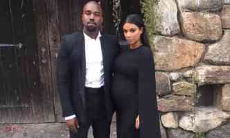 O rapper americano Kanye West e sua esposa, a empresria Kim Kardashian, que est grvida de seis meses, e sofre de acretismo placentrio(foto: Instagram/kimkardashian/Reproduo)