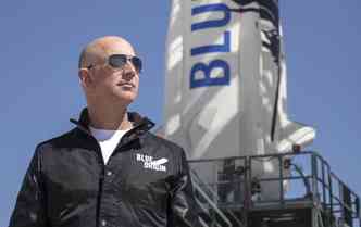 O empresrio americano Jeff Bezos, CEO da Amazon, diz que pretende colonizar a Lua de qualquer forma, j que a Terra est ficando 