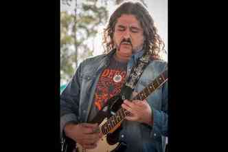 O guitarrista Auder Jnior comanda o projeto Audergang Blues Sessions(foto: Facebook/auder.jr/Reproduo)