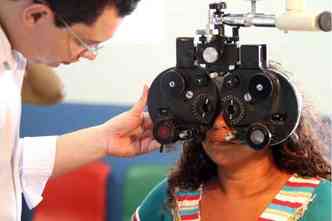 De acordo com especialista, o ato de coar os olhos com fora, especialmente em crianas, pode levar  deformao da crnea, e, assim, ao surgimento do astigmatismo(foto: Neidson moreira/OIMP/D.A Press)