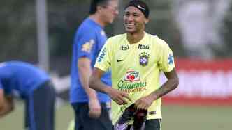 O craque brasileiro Neymar, para o zagueiro peruano Ascues, no demanda nenhum esquema ttico especial(foto: Rafael Ribeiro/CBF/Divulgao)