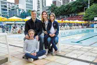 Filhas dos ex-nadadores profissionais Rogrio Romero e Patrcia Comini, Beatriz e Laura, de 11 e 8 anos, j esto na equipe do Minas: 