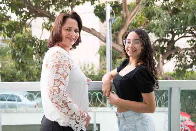 Daniela Beatriz Dria Carvalho, enfermeira no Hospital Municipal 25 de Maio, em Esmeraldas, com a filha Gabriela: 