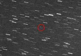 Telescpio capta o asteroide 2017BH30 que passou muito prximo da Terra, a 65 mil km de distncia. Como ele  pequeno, com cerca de 10 m de dimetro, no oferecia perigo(foto: Gianluca Masi, Ceccano (FR)/Virtualtelescope.eu/Reproduo)