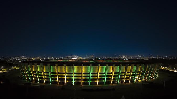 Estádio recebeu as cores do Brasil em comemoração ao anúncio(foto: Reprodução/X @Mineirao) Estádio recebeu as cores do Brasil em comemoração ao anúncio(foto: Reprodução/X @Mineirao)