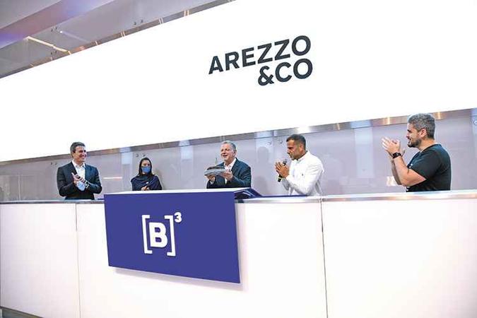 Na comemoração dos 10 anos da abertura de capital da Arezzo, cuja data coincide com o aniversário do fundador da empresa: Na comemoração dos 10 anos da abertura de capital da Arezzo, cuja data coincide com o aniversário do fundador da empresa: