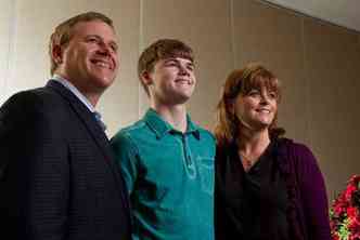 Colton (centro) com os pais Todd e Sonja Burpo, que rodam o mundo com ele(foto: Cludio Cunha/Encontro)