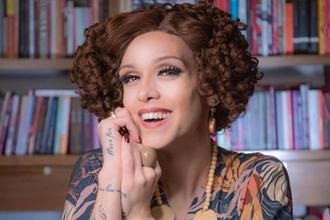 Rita Von Hunty participa da abertura de projeto cultural em Nova Lima