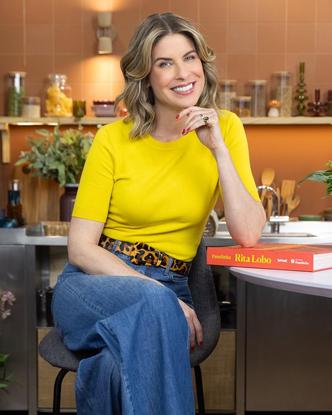 Rita Lobo e seu best seller Panelinha (Ed. Senac So Paulo, 480 pginas, R$ 150): A chef e apresentadora sempre foi uma defensora dos pilares do Guia Alimentar para a Populao Brasileira (foto: Reproduo Instagram/Rita Lobo)