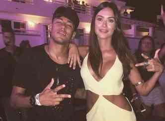 O craque Neymar e a atriz Thaila Ayala aparecem juntos numa foto publicada no Instagram e geram boato de que estariam tendo um caso(foto: Instagram/thailaayala/Reproduo)