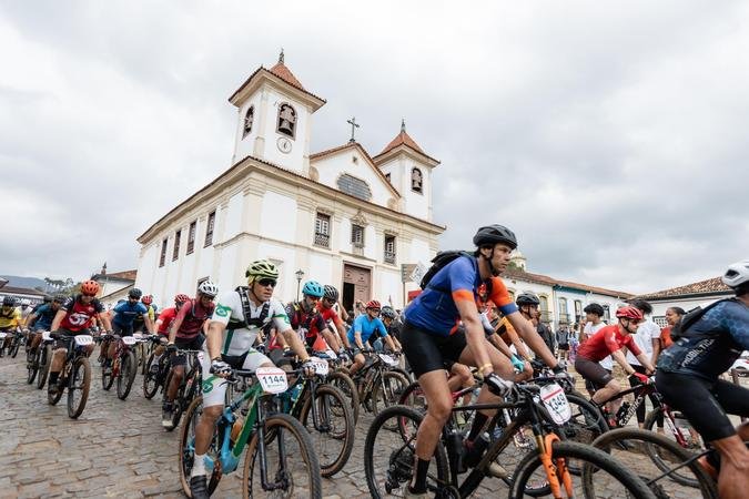A prova reúne ciclistas amadores e profissionais em trajetos marcados por subidas, descidas técnicas e longos trechos de estradas de terra(foto: Ane Souz/Divulgação) A prova reúne ciclistas amadores e profissionais em trajetos marcados por subidas, descidas técnicas e longos trechos de estradas de terra(foto: Ane Souz/Divulgação)