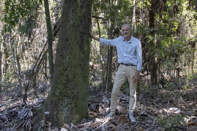 Pioneiro, o conservacionista de aves Roberto Azeredo é o criador do Crax, centro de conservação científica de aves brasileiras ameaçadas de extinção localizado em Contagem: Pioneiro, o conservacionista de aves Roberto Azeredo é o criador do Crax, centro de conservação científica de aves brasileiras ameaçadas de extinção localizado em Contagem: