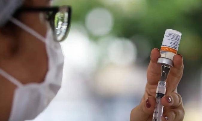 Vacinas registradas e produzidas antes desta norma, e as que já foram distribuídas no país poderão ser utilizadas em até nove meses(foto: Tânia Rêgo/Agência Brasil) Vacinas registradas e produzidas antes desta norma, e as que já foram distribuídas no país poderão ser utilizadas em até nove meses(foto: Tânia Rêgo/Agência Brasil)