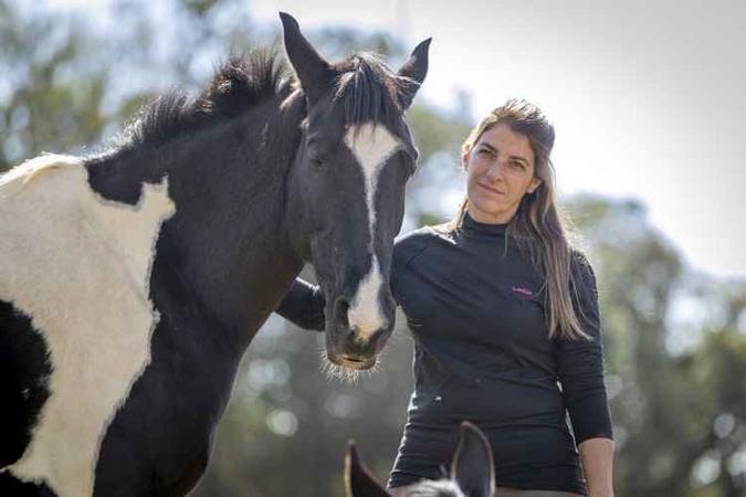 A facilitadora Luciana Rocha se dedica ao treinamento de animais em liberdade: A facilitadora Luciana Rocha se dedica ao treinamento de animais em liberdade: