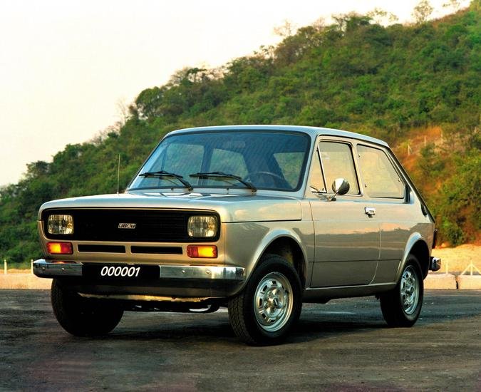 O Fiat 147, primeiro e icônico modelo produzido em Betim: testes intensivos de adaptação e adequação às precárias condições das estradas brasileiras deixaram carro pronto para produção e comercialização no Brasil (foto: Divulgação) O Fiat 147, primeiro e icônico modelo produzido em Betim: testes intensivos de adaptação e adequação às precárias condições das estradas brasileiras deixaram carro pronto para produção e comercialização no Brasil (foto: Divulgação)