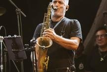 Jorge Continentino apresenta "Entre o Sol e o Sonhar" no Caf com Letras