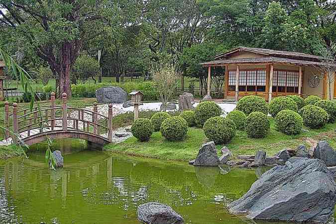 O jardim japons do zoolgico de Belo Horizonte foi projetado pelo paisagista Haruho Ieda, que se inspirou nos jardins tpicos do Japo(foto: Flickr/PBH/Suziane Fonseca/FPMZB/Reproduo)