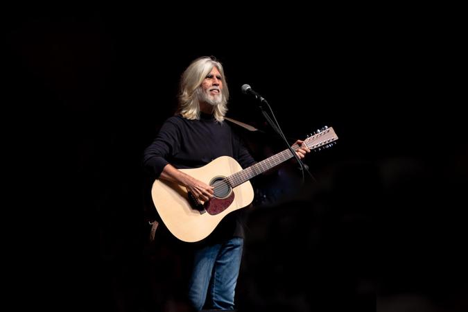 Novo show de Oswaldo Montenegro mescla a tradio das serestas  sonoridade contempornea(foto: Dani Santos/Divulgao)