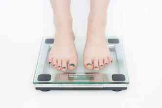 A circunferncia abdominal acima do normal para homens e mulheres pode indicar excesso de gordura subcutnea, que  um fator de risco para a Sndrome Metablica(foto: Pixabay)