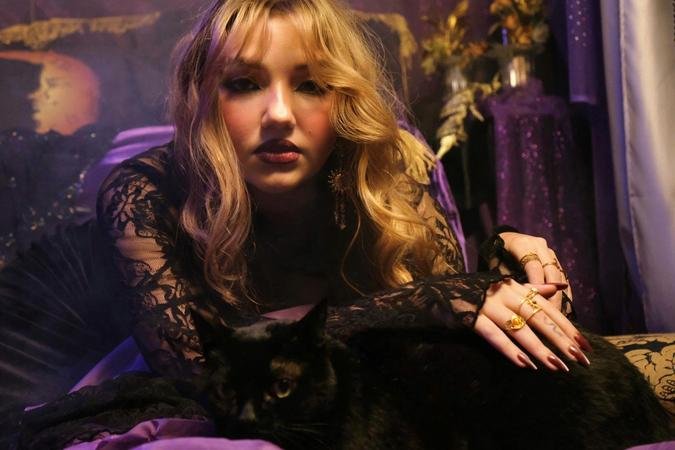 A cantora e compositora belo-horizontina Amanda Birchal(foto: Artur Mundim/Divulga��o)